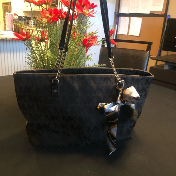Michael Kors Handbags - Michael Kors Sign Dark Brown Bag w/ Textured Fabric, Leather & Charm Great Cond